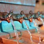 Miedziane naczynie na wodę – właściwości miedzianego dzbanka